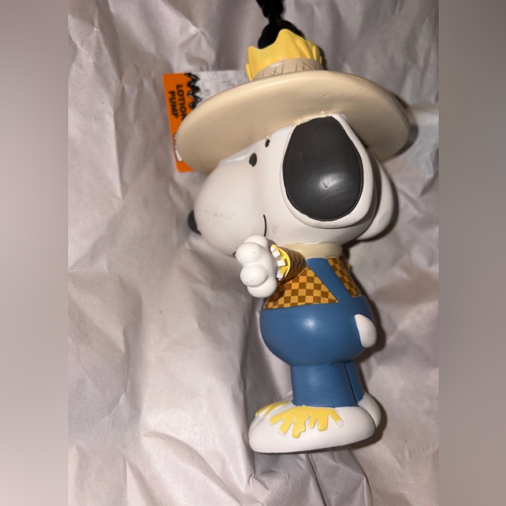 Snoopy Soap Pump, scarecrow fall NWT - Picture 2 of 9
